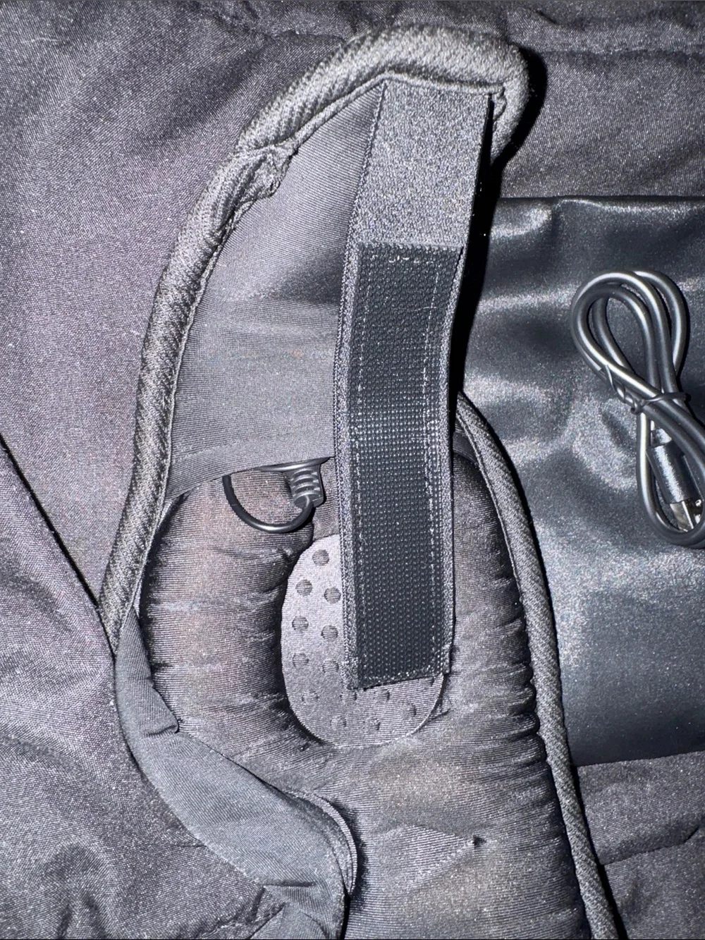 Black Heated Eye Mask with Controls - Picture 6 of 7